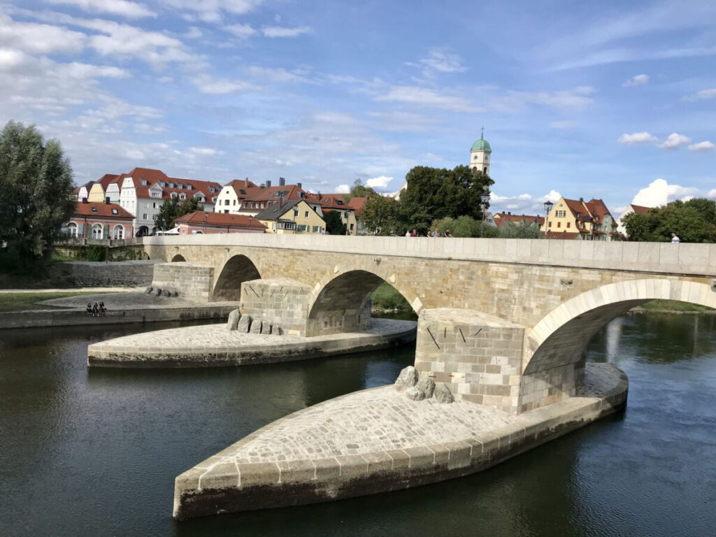 Steinerne Brücke Regensburg - mit den bis zu 20 Meter langen Beschlächten